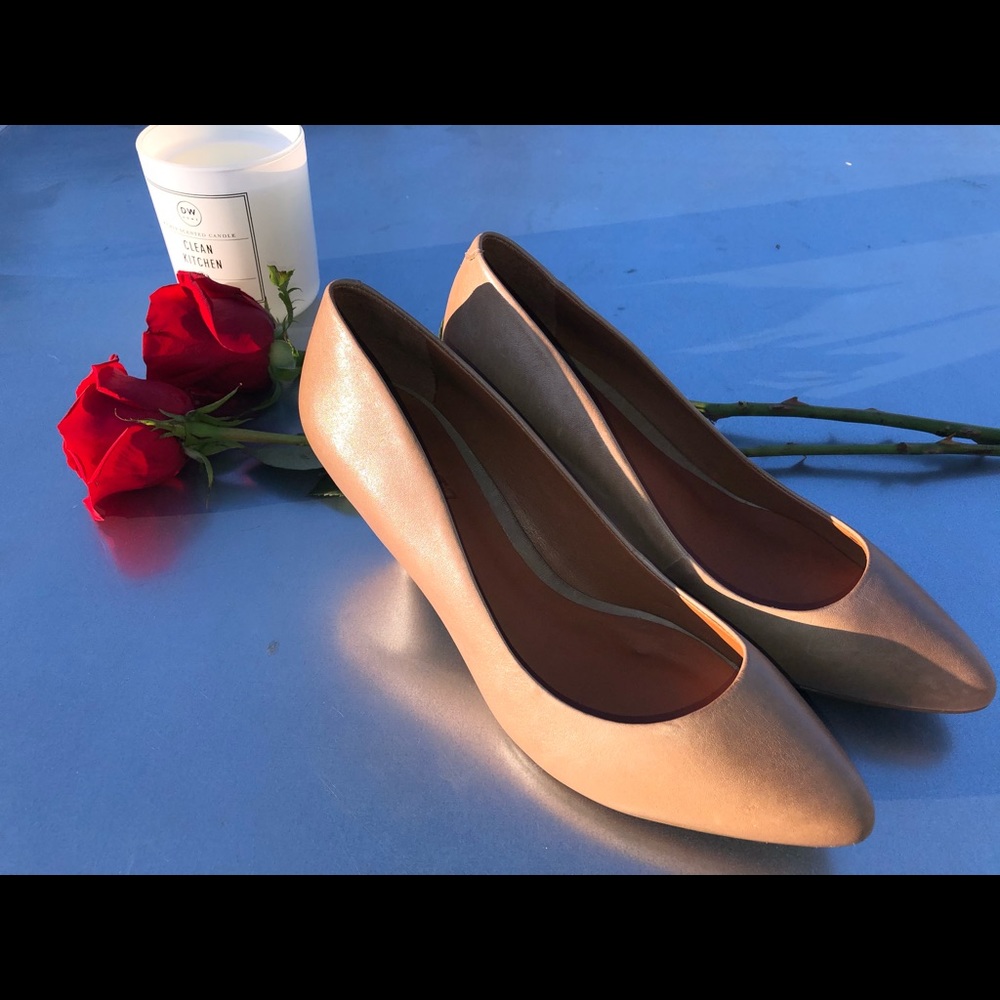 Schutz Kitten Heel Pump, Honey Beige- Size 7